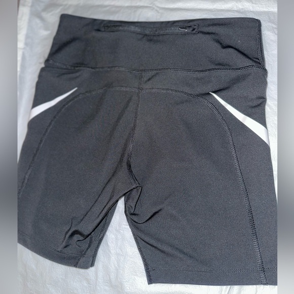 Nike Swoosh Shorts - Picture 3 of 3
